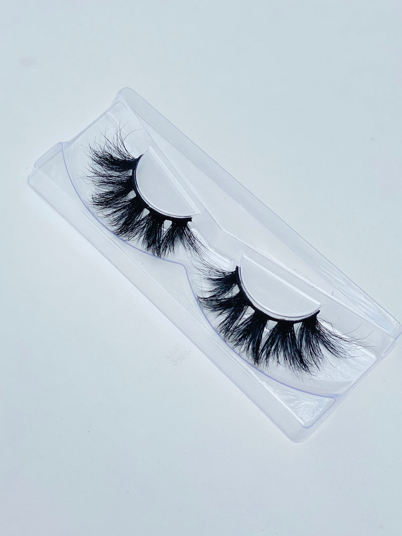 RISKY LUXURY LASHES